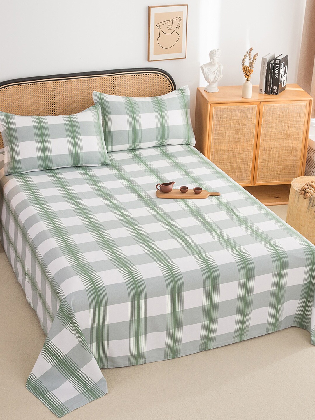

JC Collection Green & White 220 TC Cotton Queen Bedsheet & Pillow Covers