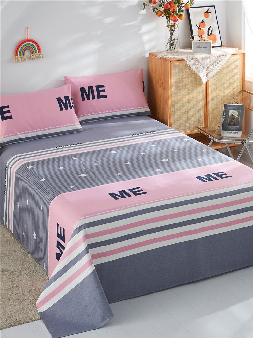 

JC HOME Pink & Blue Conversational 186 TC Cotton Queen Bedsheet & Pillow Covers