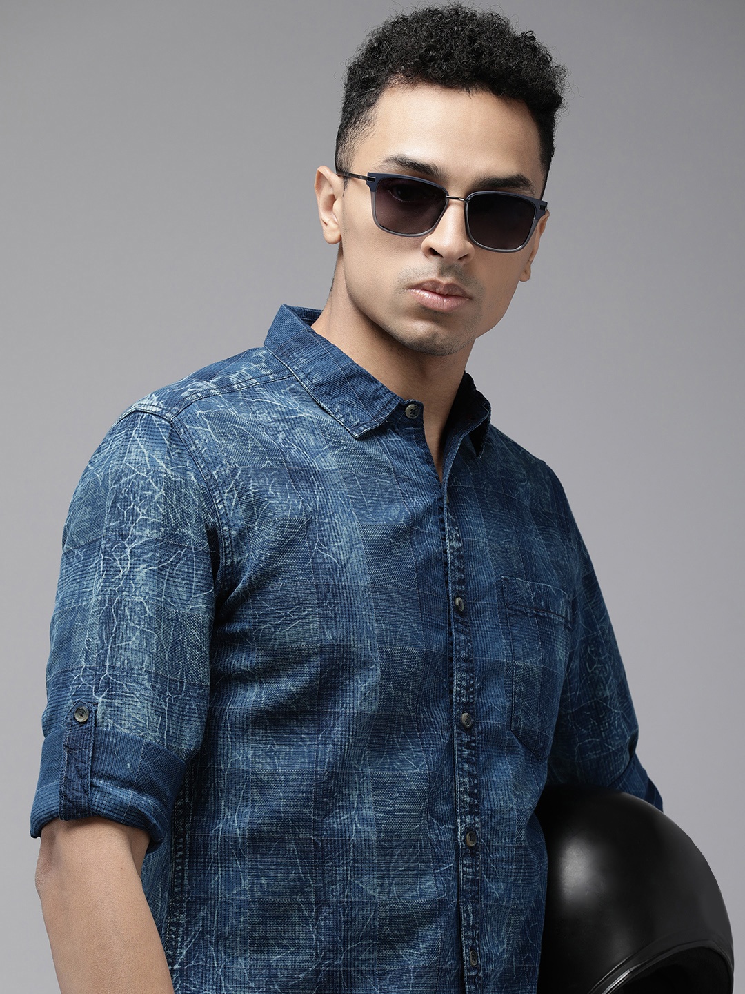 

Roadster Men Standard Opaque Checked Casual Shirt, Blue