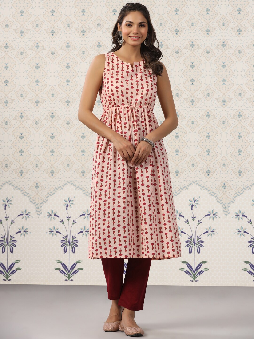 

Ode by House of Pataudi Floral Printed A-Line Pure Cotton Kurta with Trousers, Pink