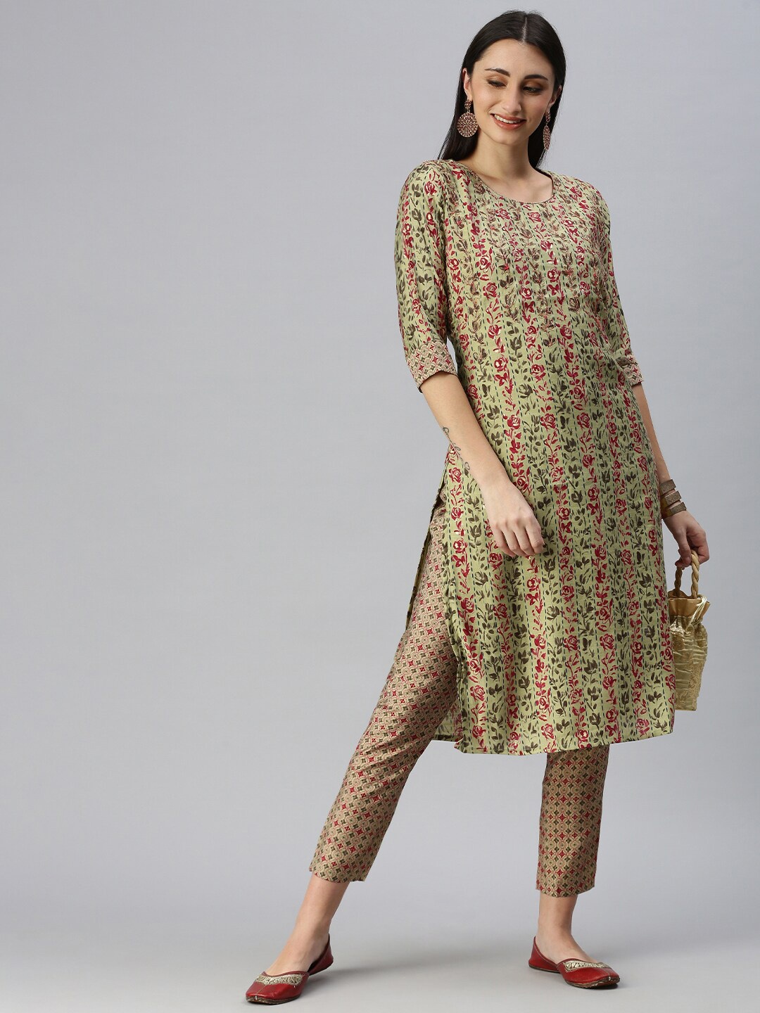 

SHOWOFF Floral Printed Thread Work Kurta with Trousers, Green