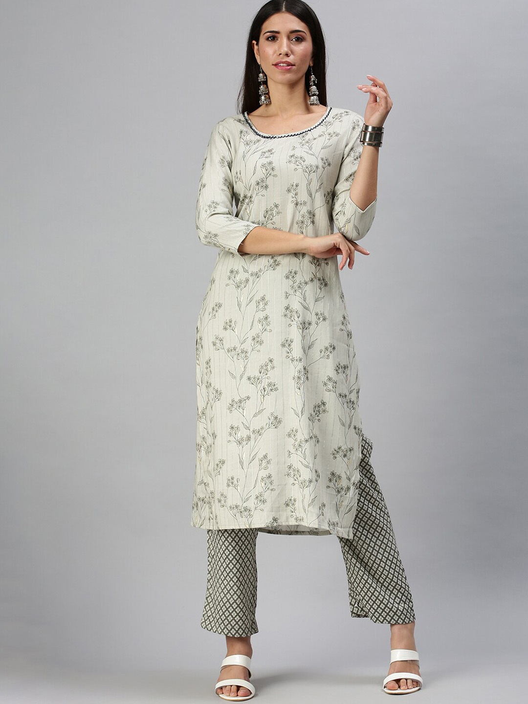 

SHOWOFF Floral Printed Thread Work Foil Kurta with Trousers, Grey