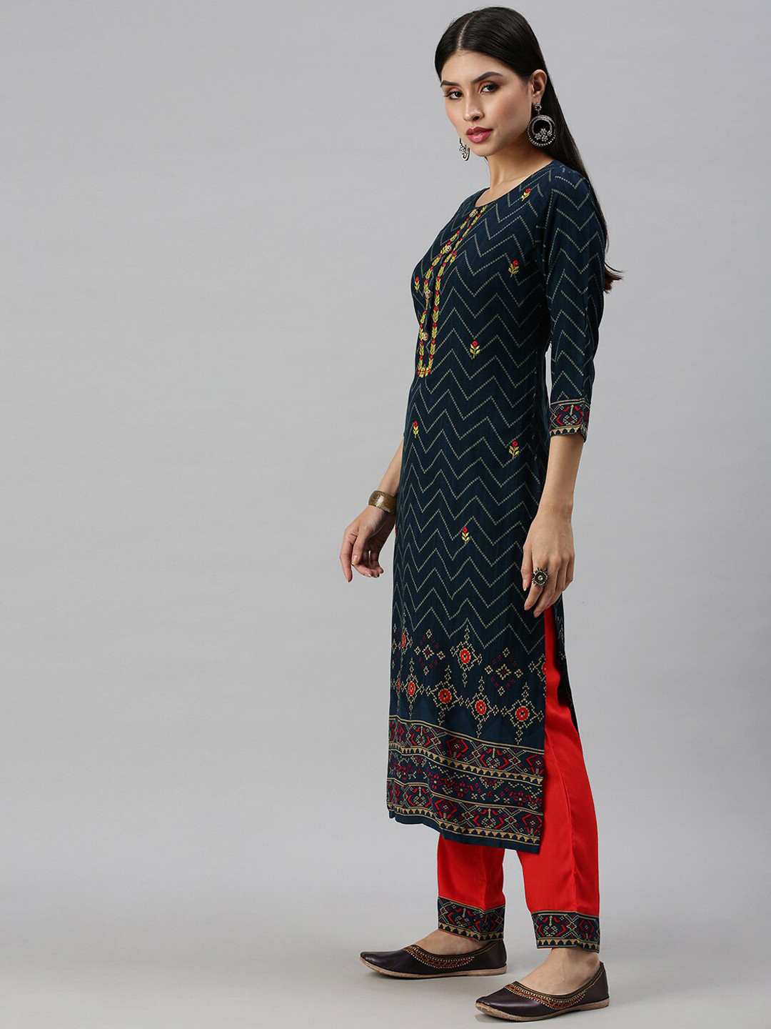 

SHOWOFF Ethnic Motifs Printed Mirror Work & Thread Work Kurta with Trousers, Navy blue