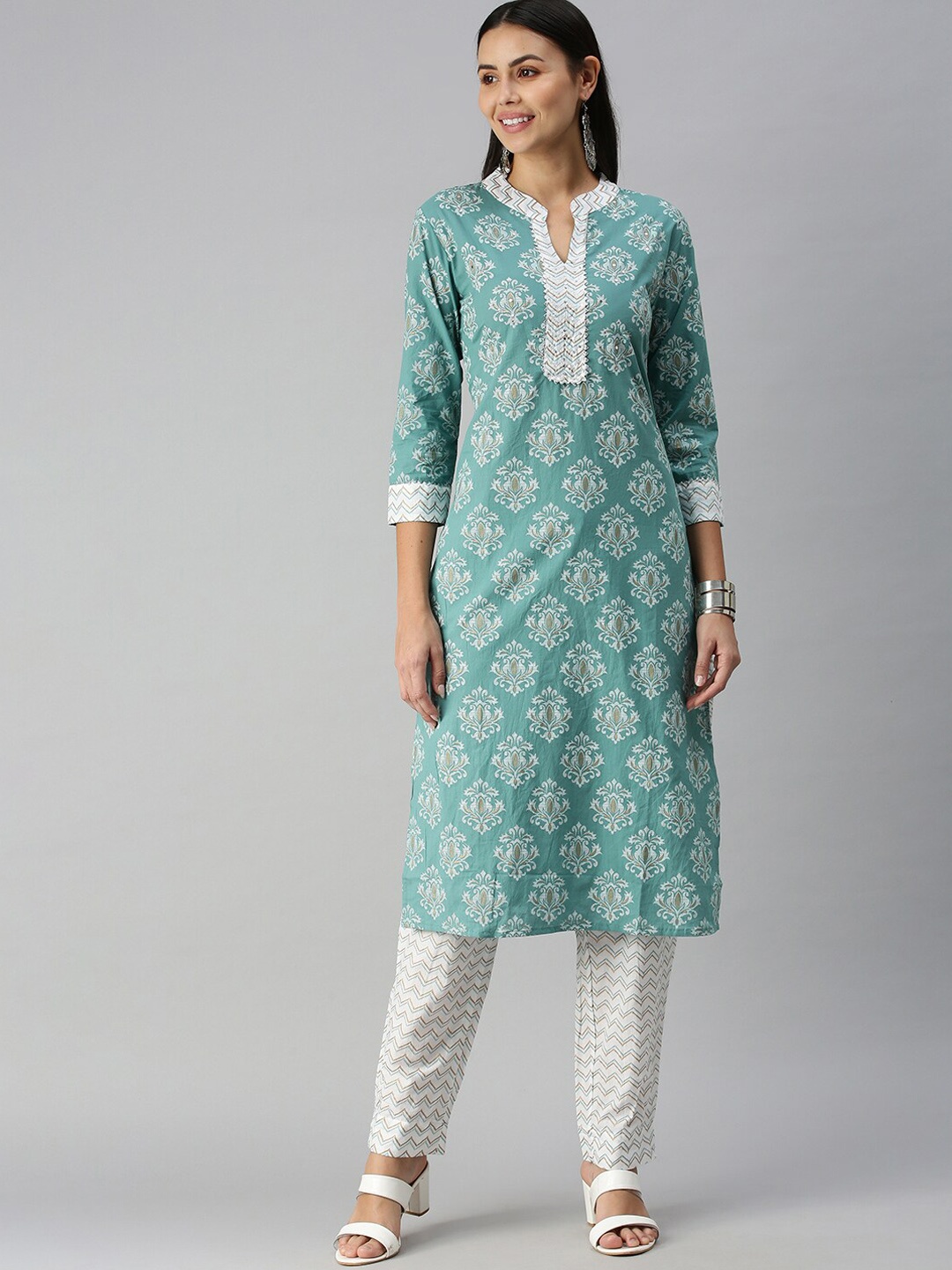 

SHOWOFF Ethnic Motif Printed Band Collar Mirror Work Foil Straight Kurta With Trousers, Sea green