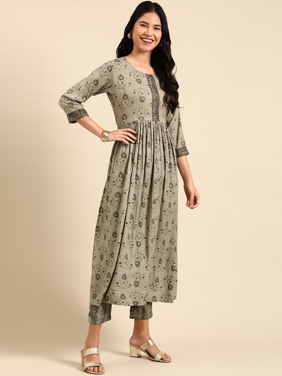 

SHOWOFF Ethnic Printed Sequinned Thread Work Kurta with Trousers & Dupatta, Olive