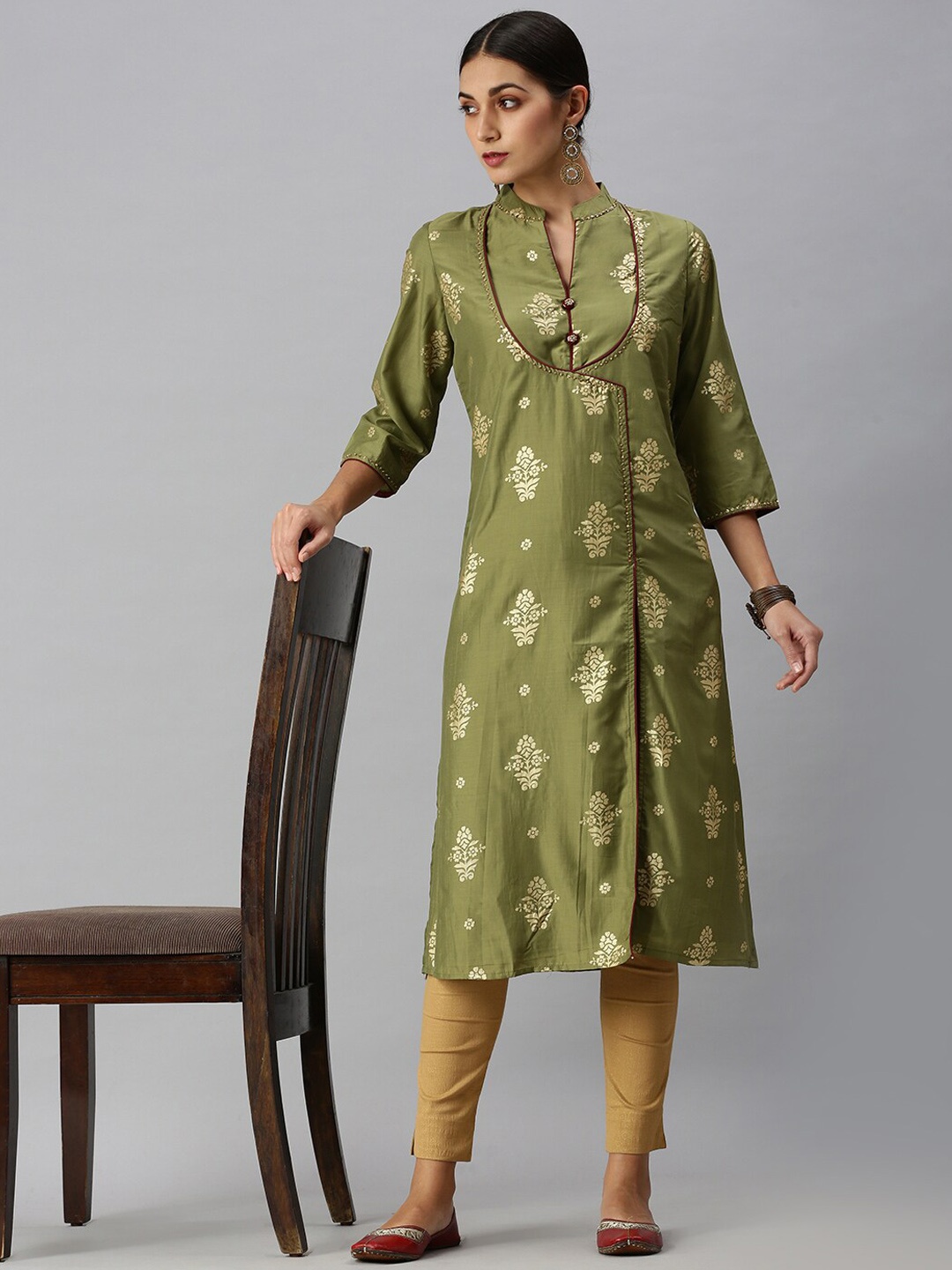 

SHOWOFF Ethnic Motifs Printed Beads and Stones A-Line Kurta with Trousers, Olive