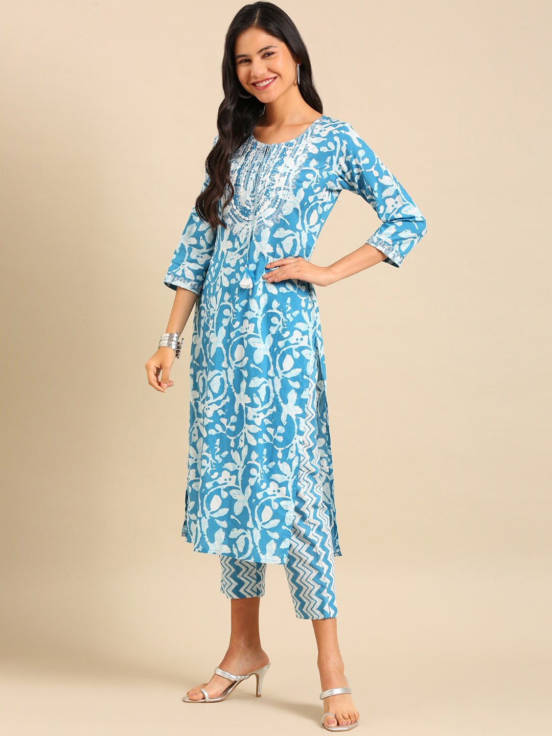 

SHOWOFF Abstract Printed Regular Thread Work Kurta with Trousers & Dupatta, Blue