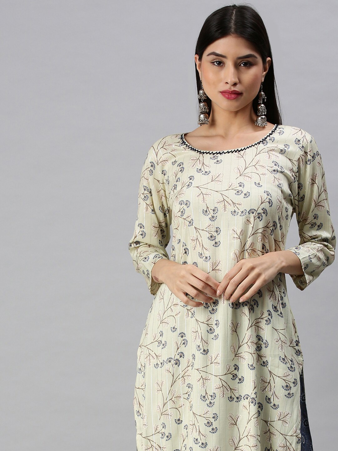 

SHOWOFF Floral Printed Zari Thread Work Kurta with Trousers, Green