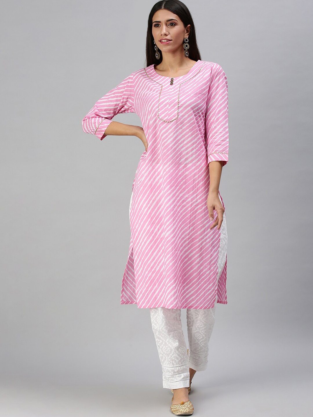 

SHOWOFF Leheriya Printed Gotta Patti Straight Kurta With Trousers, Pink