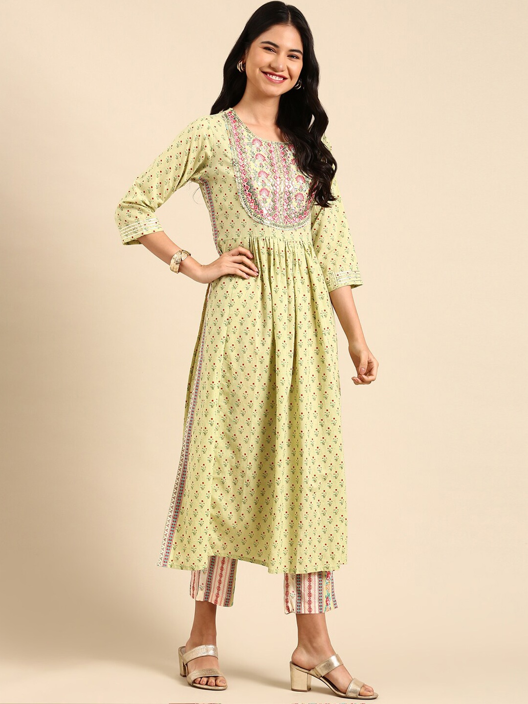 

SHOWOFF Floral Printed Thread & Mirror Work Kurta with Trousers & Dupatta, Green