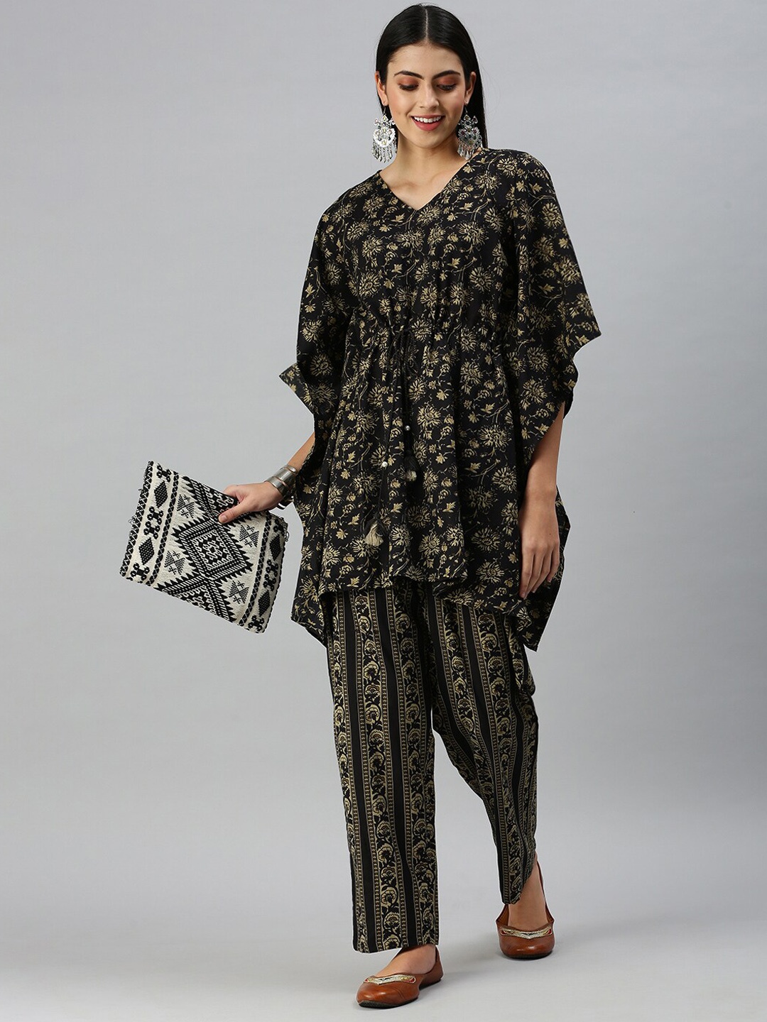 

SHOWOFF Floral Printed V Neck Kaftan Kurti With Trousers, Black