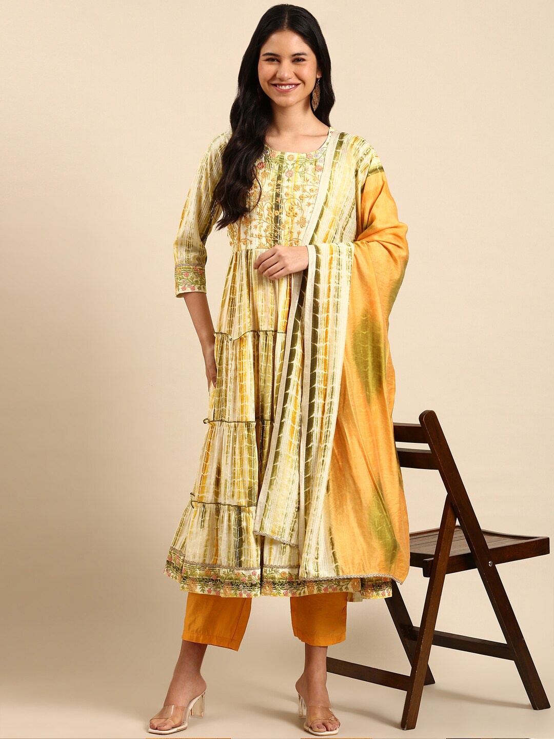 

SHOWOFF Dyed Tiered Thread Work Shibori Chanderi Cotton Kurta with Trousers & Dupatta, Cream