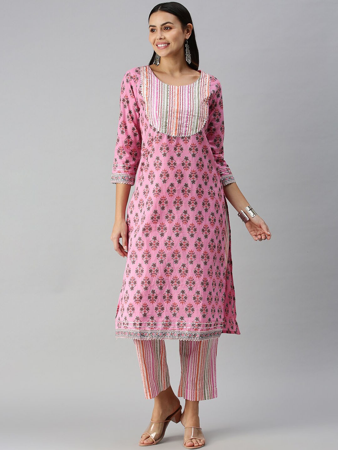 

SHOWOFF Floral Printed Sequined Gotta Patti Kurta with Trousers, Pink