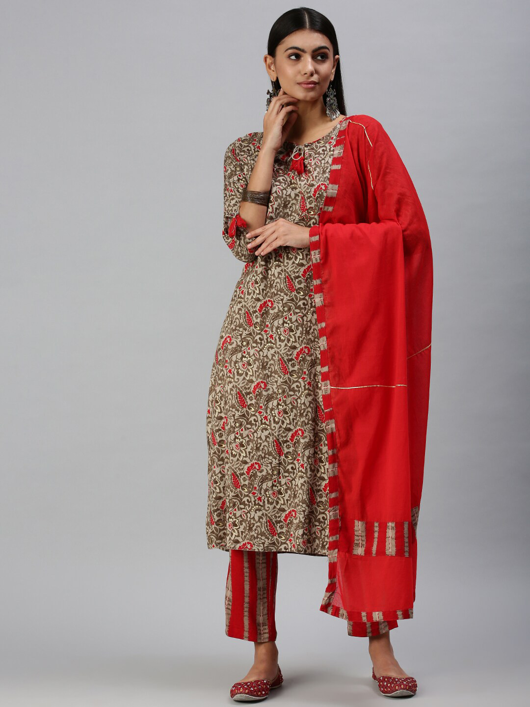 

SHOWOFF Floral Printed Kalamkari Thread Work Kurta with Trousers & Dupatta, Beige