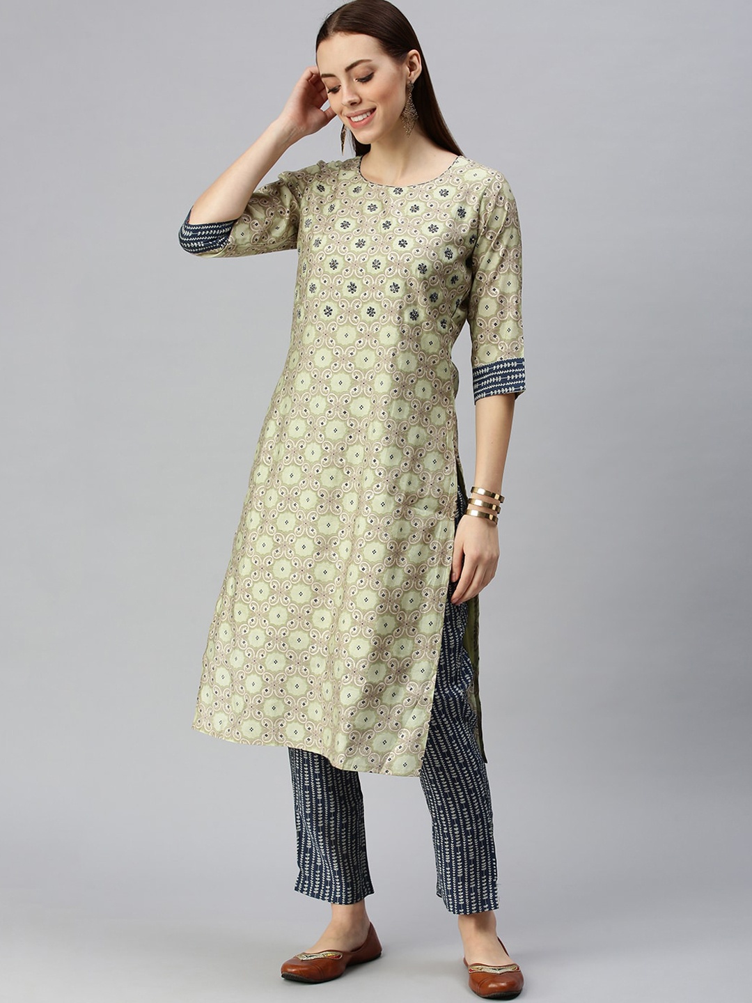 

SHOWOFF Ethnic Motifs Printed Thread Work Kurta with Trousers, Green