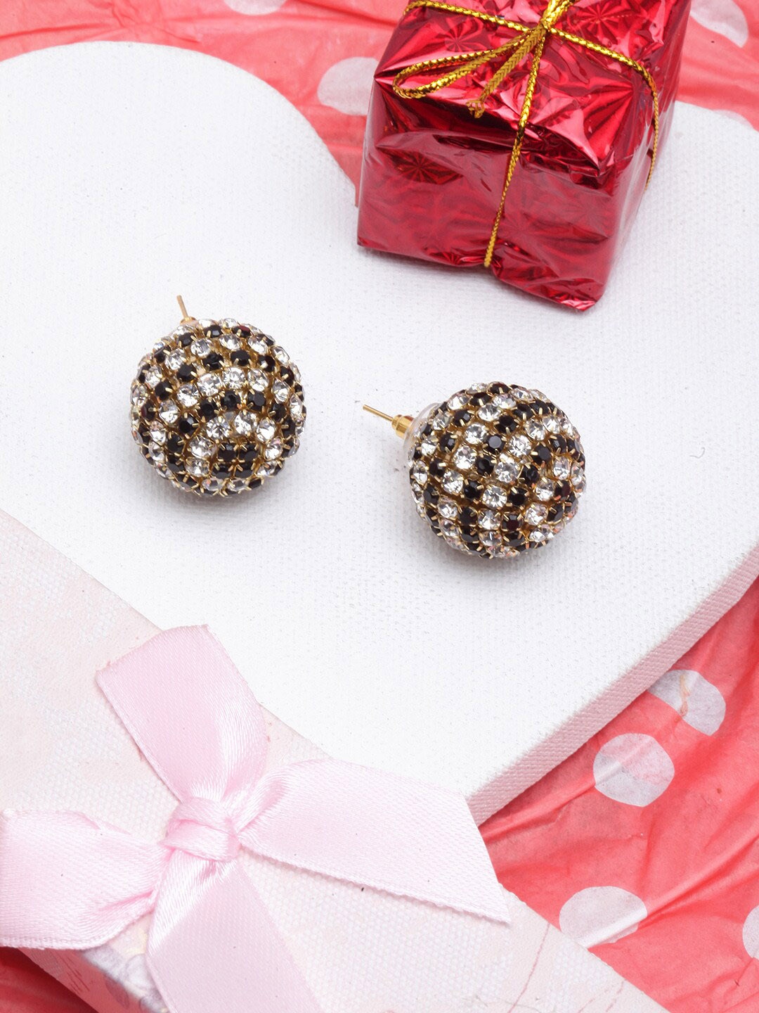 

DressBerry Gold-Plated Contemporary Studs Earrings