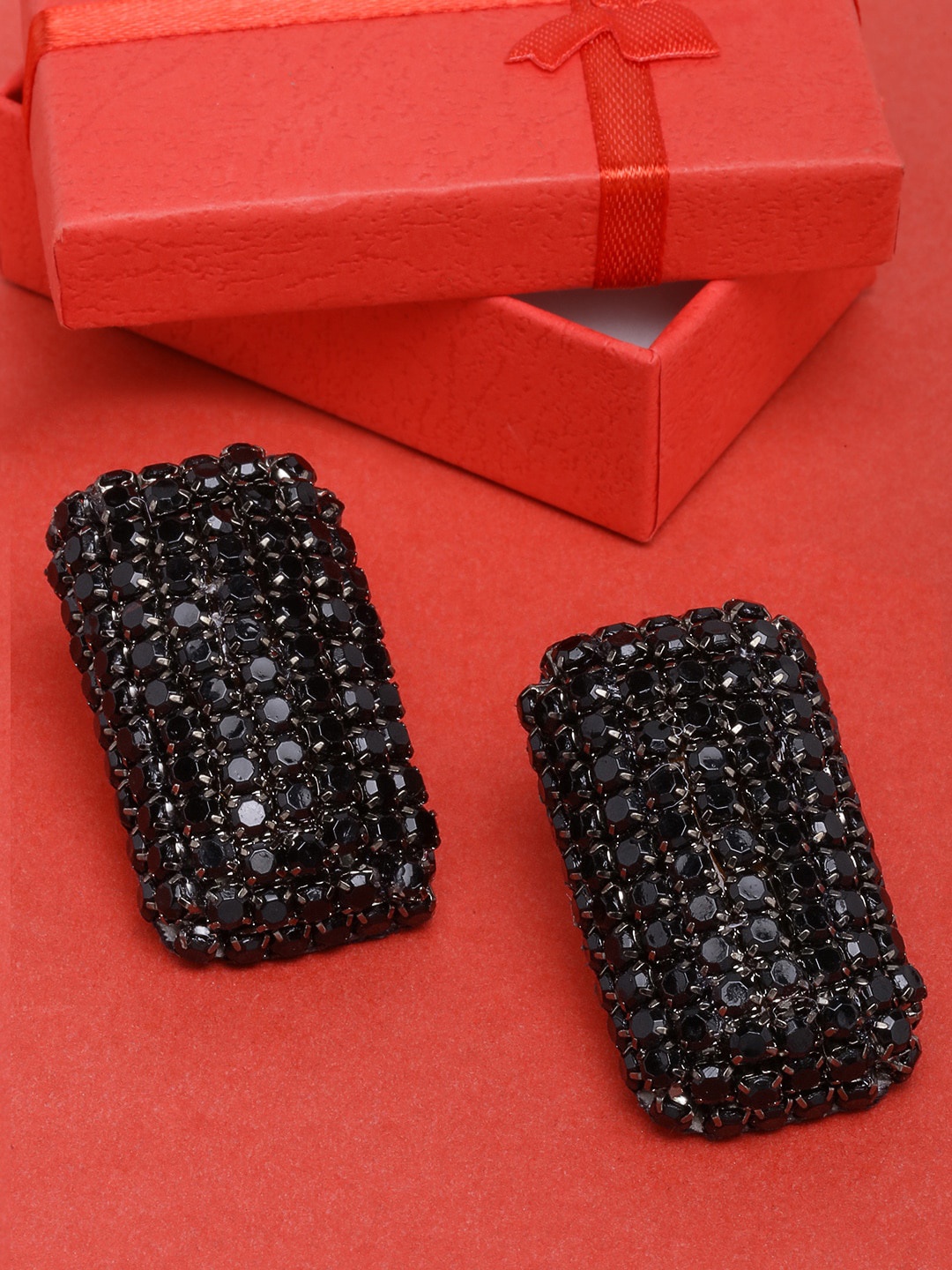 

DressBerry Contemporary Studs Earrings, Black