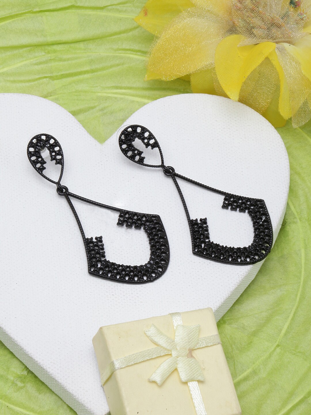

DressBerry Contemporary Drop Earrings, Black