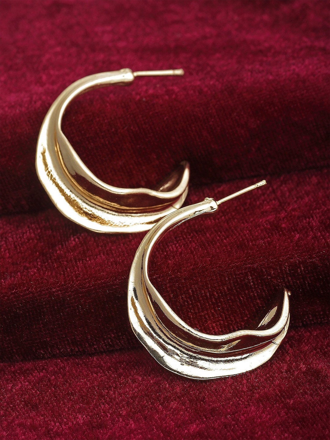 

Bohey by KARATCART Gold-Plated Contemporary Half Hoop Earrings