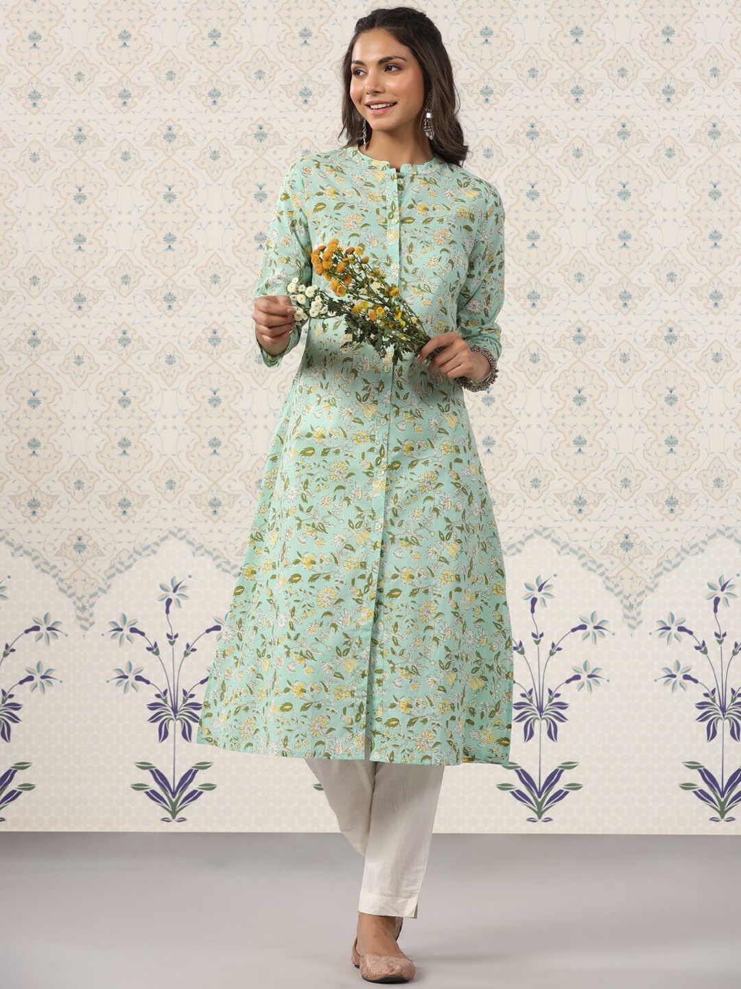 

Ode by House of Pataudi Floral Printed Band Collar Pure Cotton Kurta, Green
