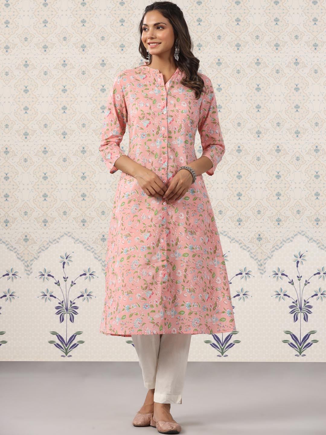 

Ode by House of Pataudi Floral Printed Band Collar Pure Cotton Kurta, Peach