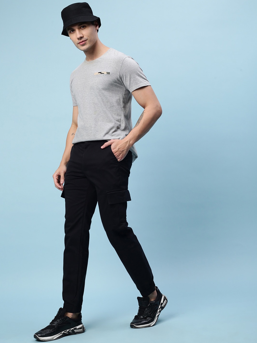 

VEIRDO Men Original Slim Fit Mid-Rise Cotton Joggers, Black