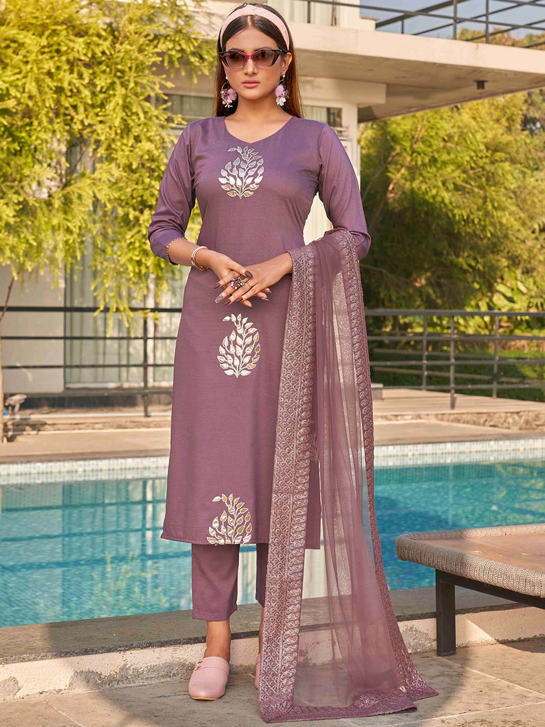 

Tikhi Imli Gotta Patti Straight Kurta with Trousers & Dupatta, Mauve