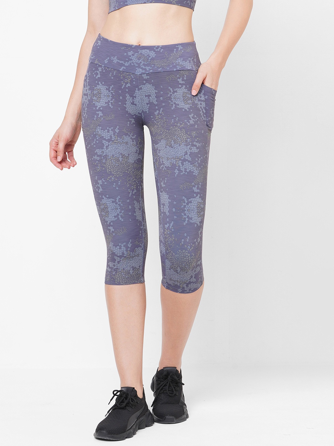 

LAASA SPORTS Women Printed Nylon Slim Fit Mid-Rise Sports Capris, Blue