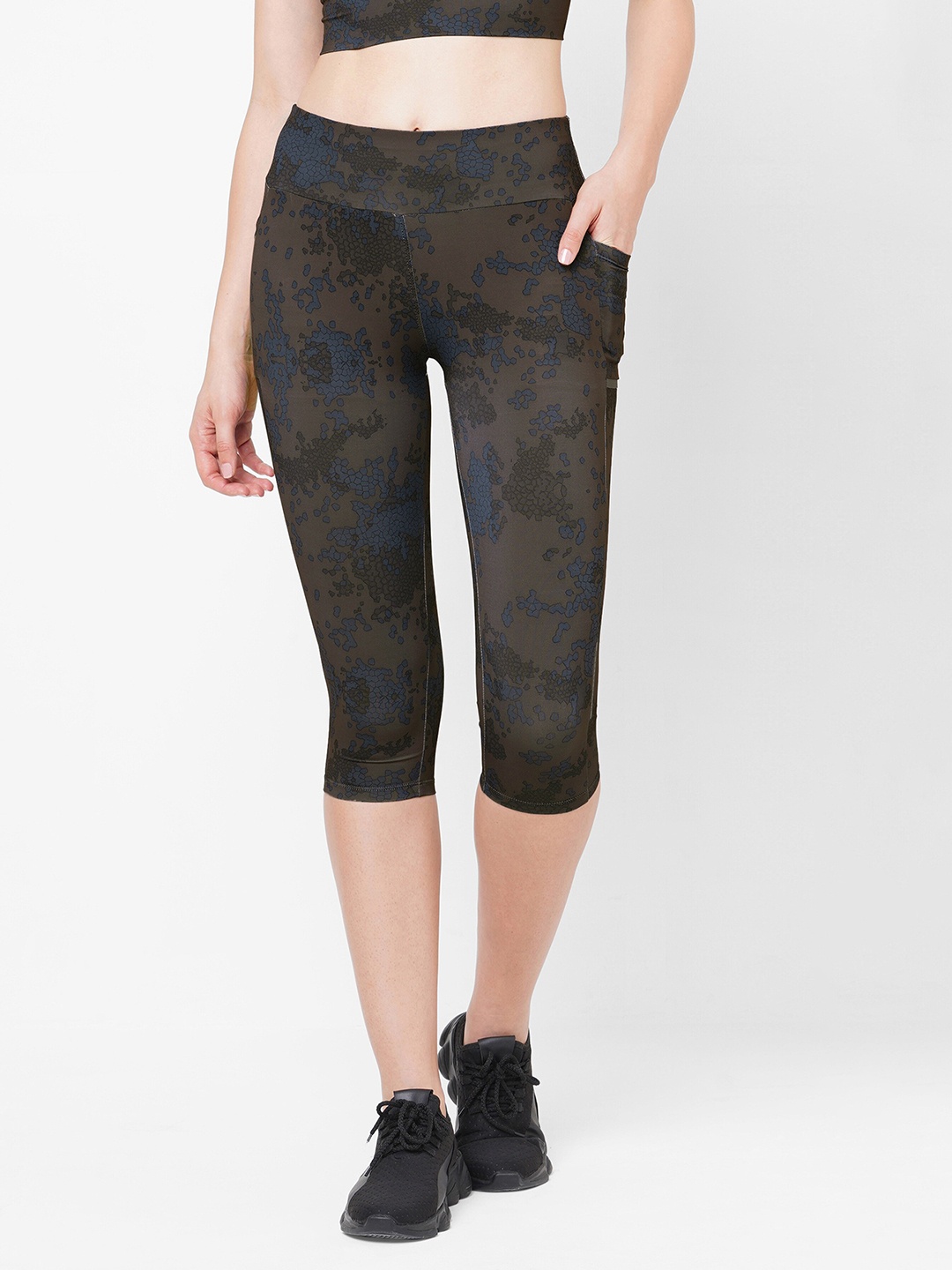 

LAASA SPORTS Women Printed Nylon Slim Fit Mid-Rise Sports Capris, Charcoal