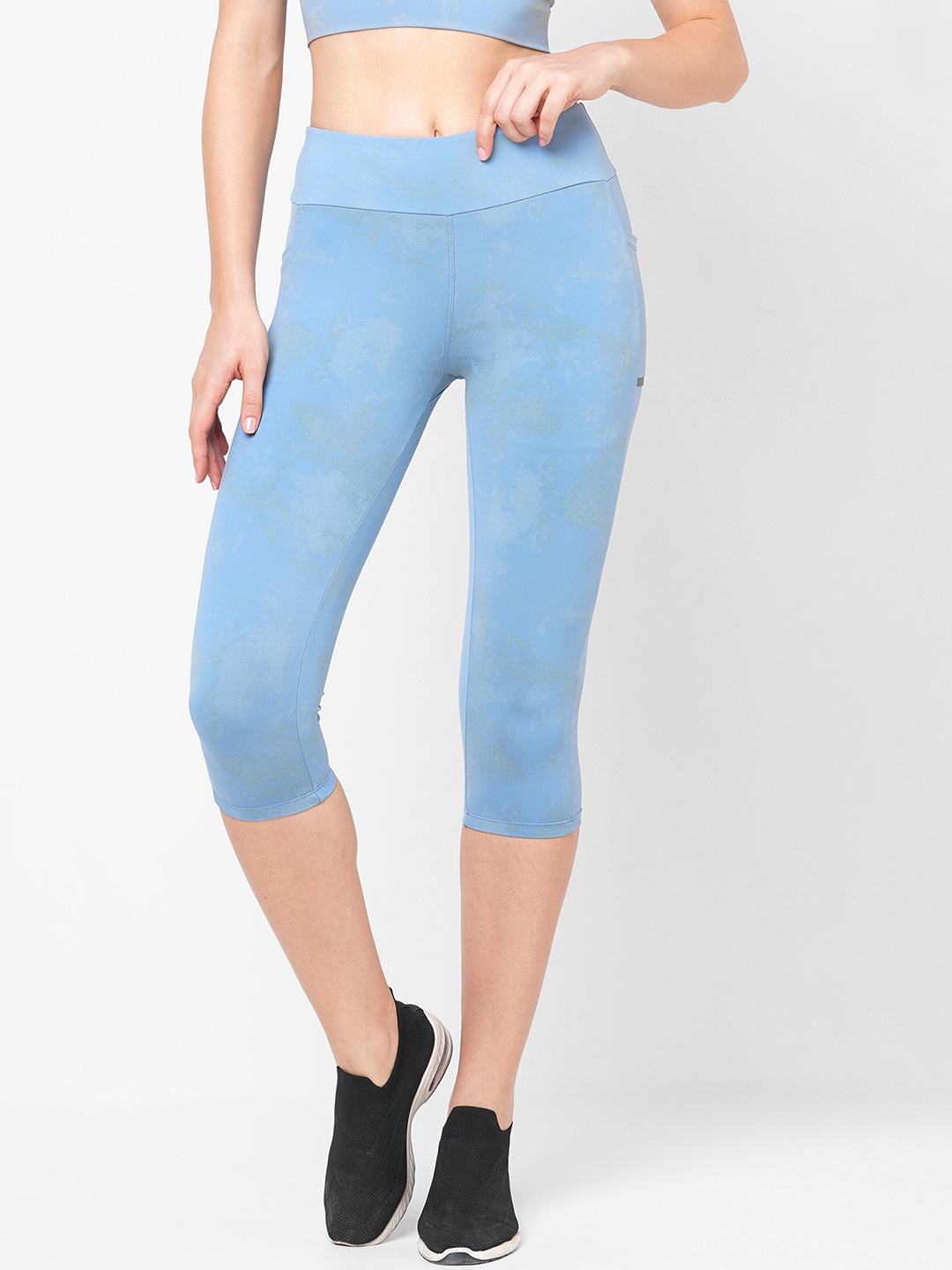 

LAASA SPORTS Women Printed Mid-Rise Slim Fit Sports Capris, Blue
