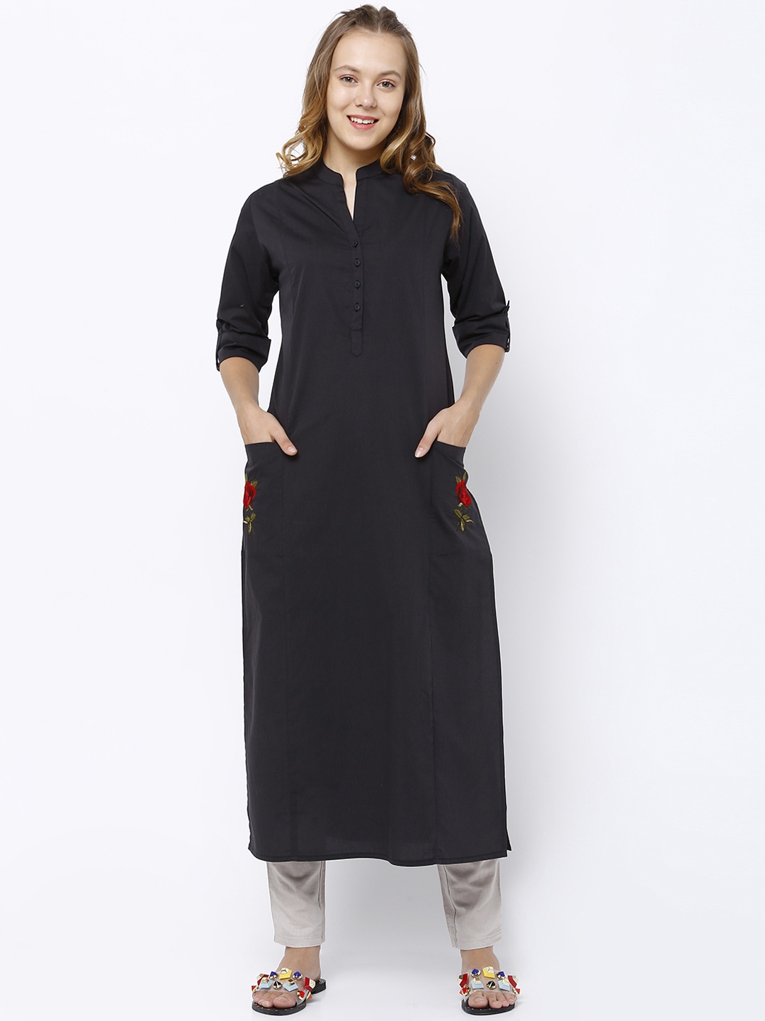 

Vishudh Women Black Solid Straight Kurta