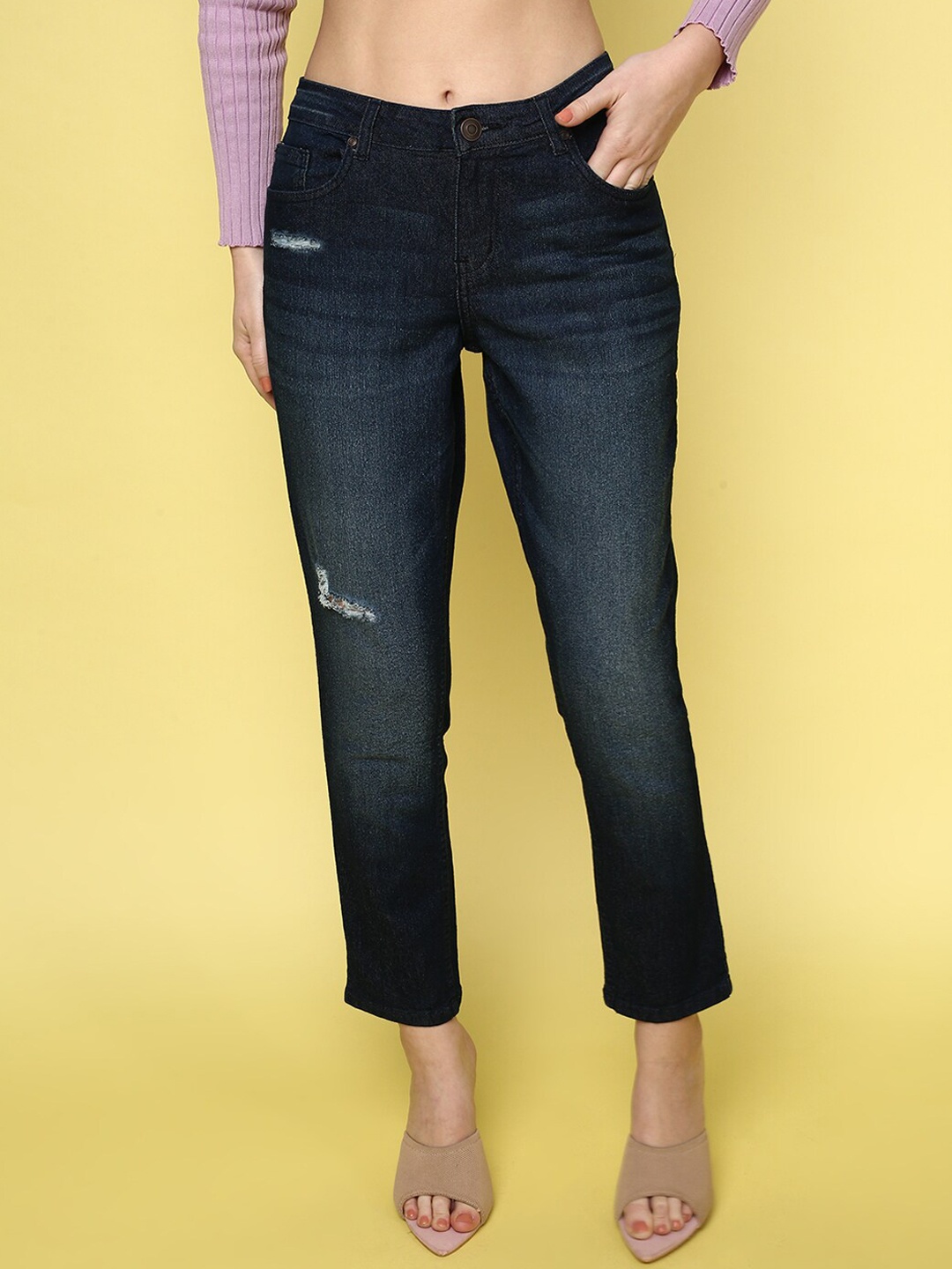 

JUNEBERRY Women Original Slim Fit Mildly Distressed Light Fade Stretchable Cotton Jeans, Blue
