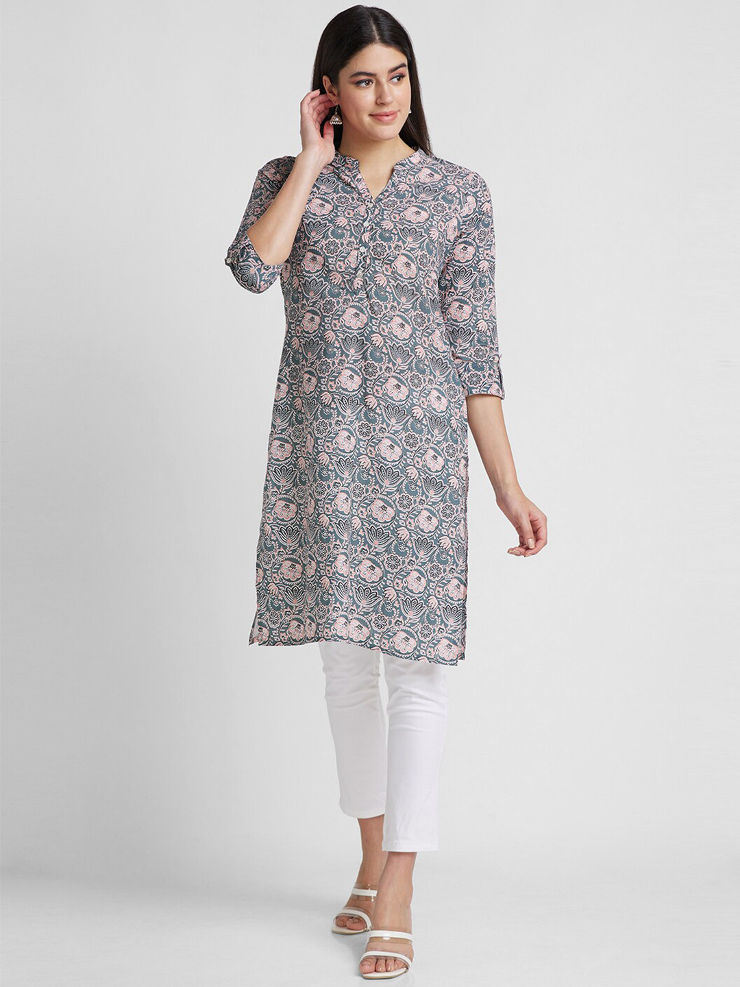 

Globus Ethnic Motifs Printed Mandarin Collar Pure Cotton Kurta, Grey
