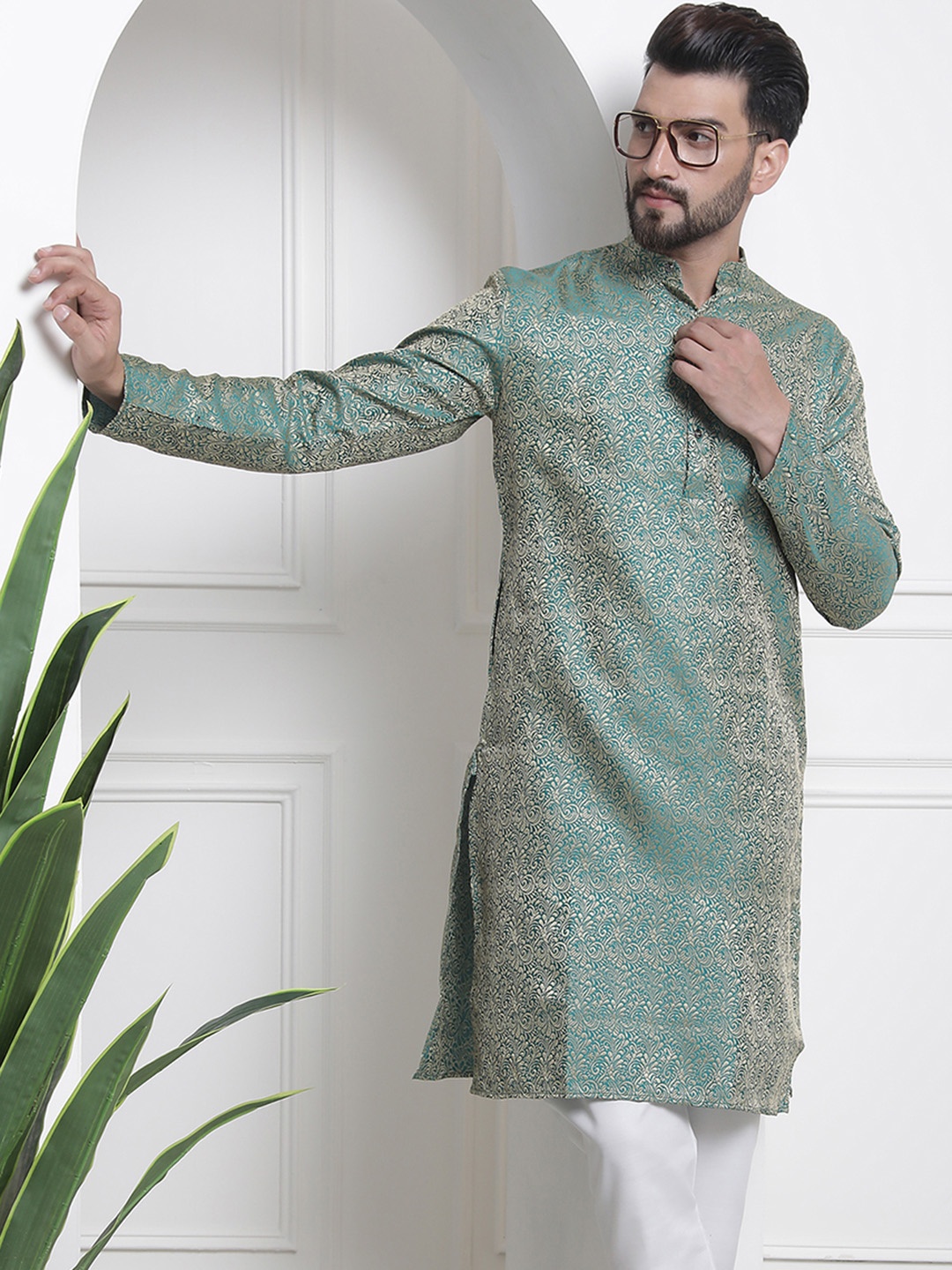 

SOJANYA Men Ethnic Motifs Jacquard Silk Cotton Kurta, Green