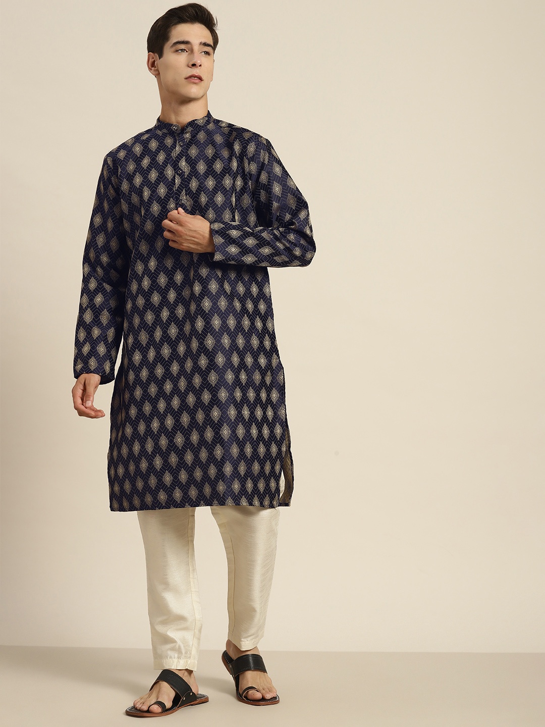 

SOJANYA Ethnic Motifs Silk Cotton Indigo Kurta, Black