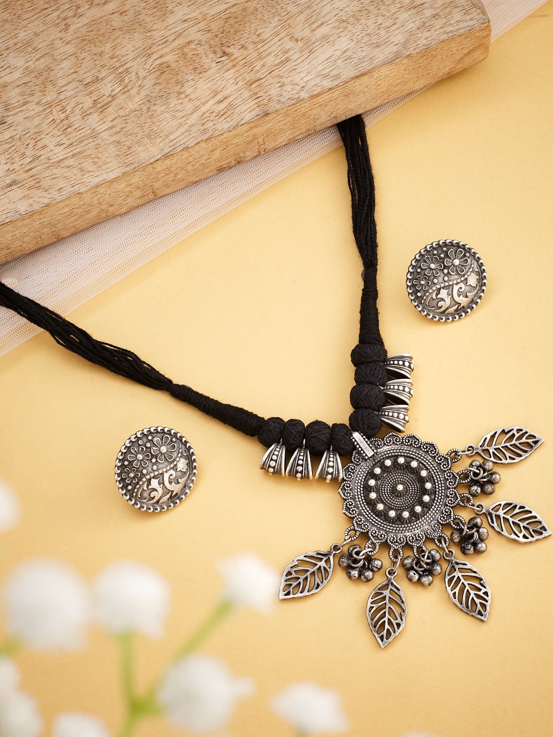 

ATIBELLE Silver-Plated Leaf Shaped Necklace and Earrings, Black