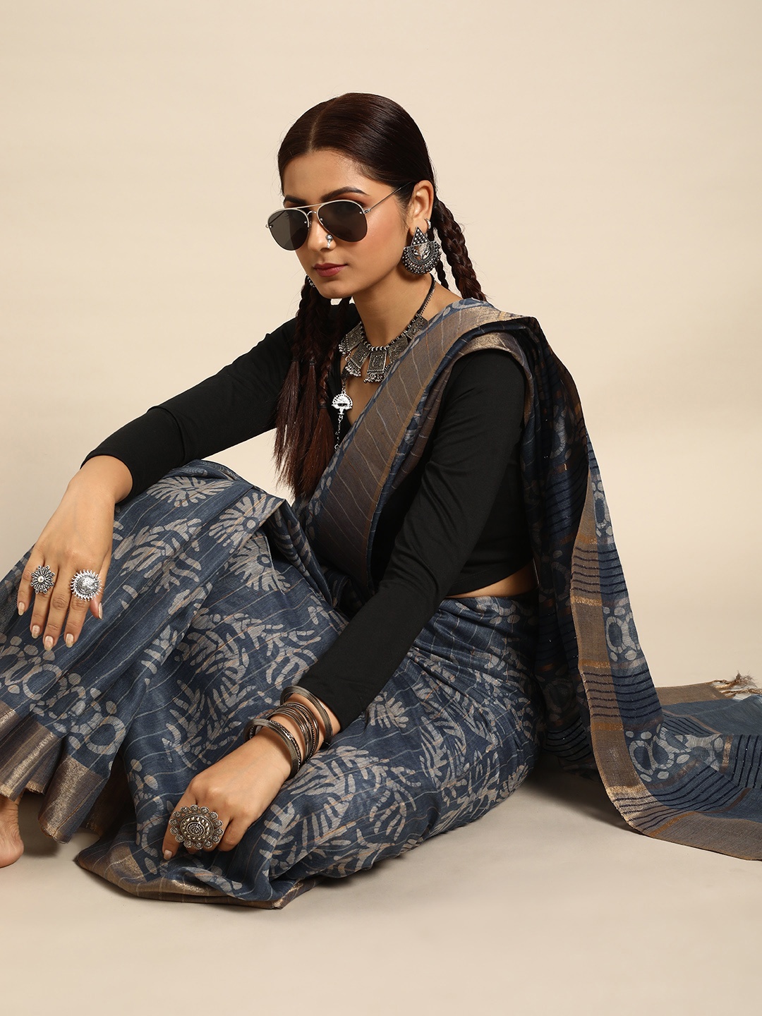

Taavi Batik Silk Blend Bhagalpuri Saree, Grey