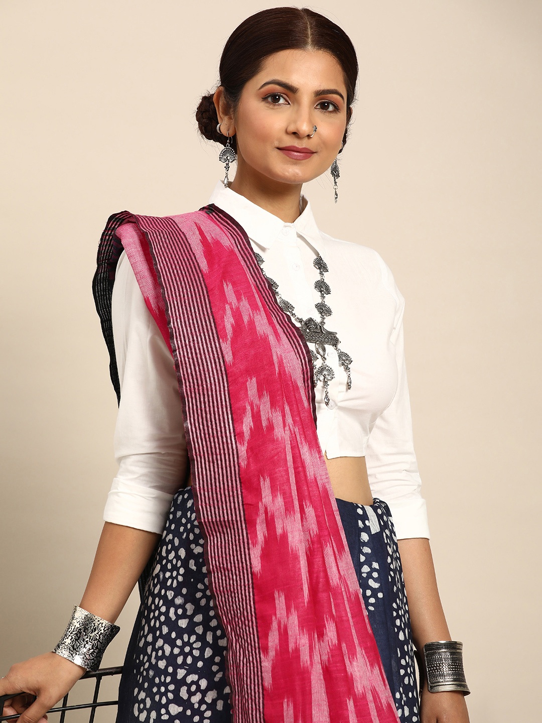 

Taavi Batik Pure Cotton Bhagalpuri Saree, Navy blue