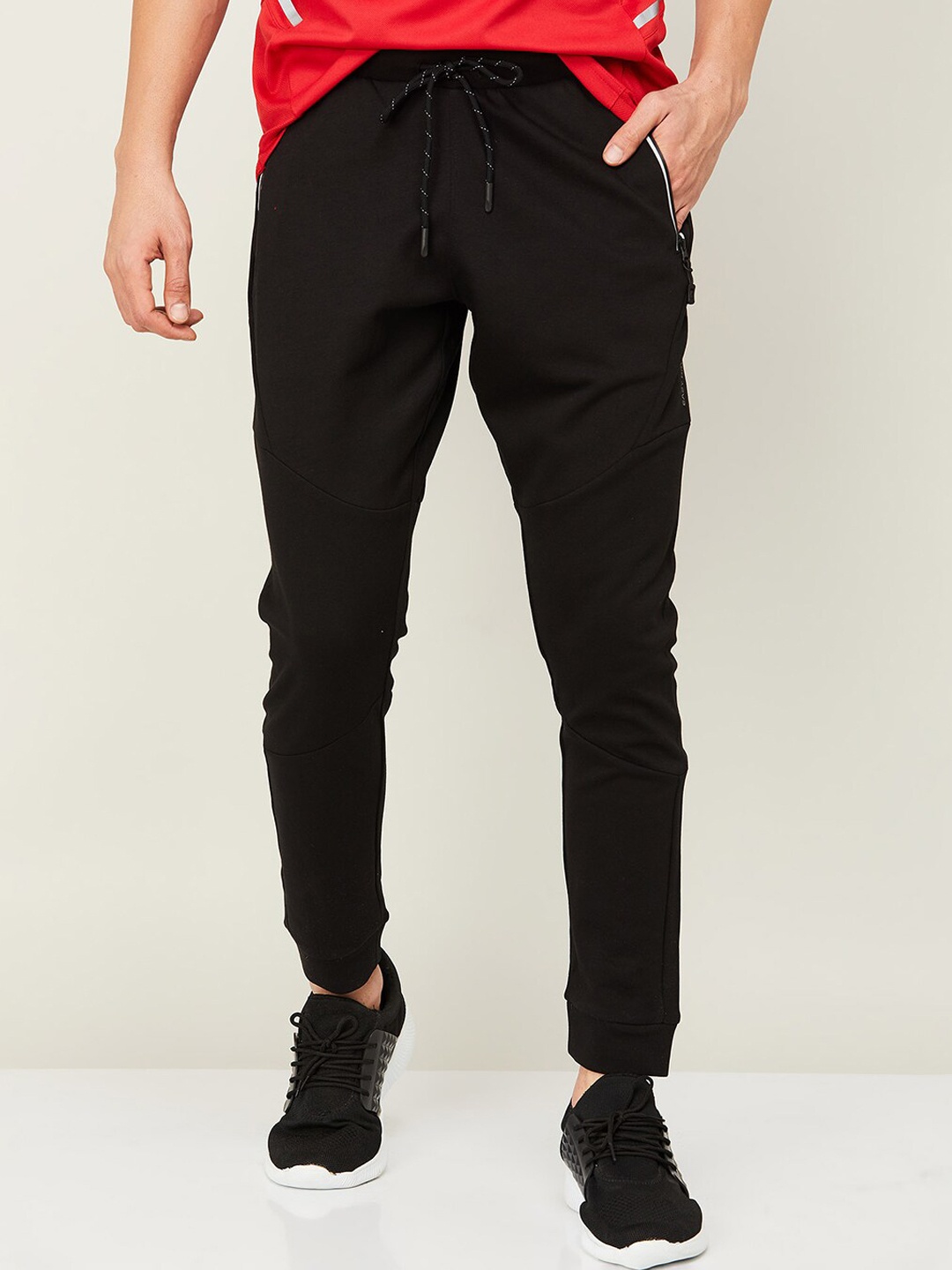 

Fame Forever by Lifestyle Men Regular-Fit Mid-Rise Joggers, Black