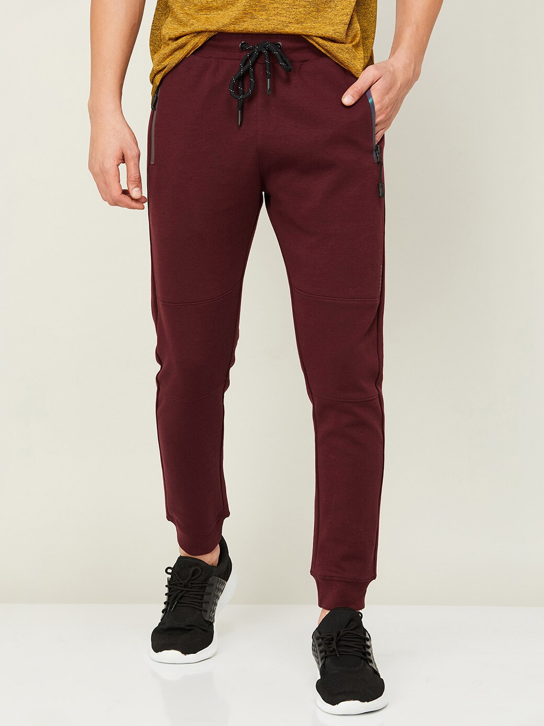 

Fame Forever by Lifestyle Men Regular-Fit Mid-Rise Joggers, Maroon