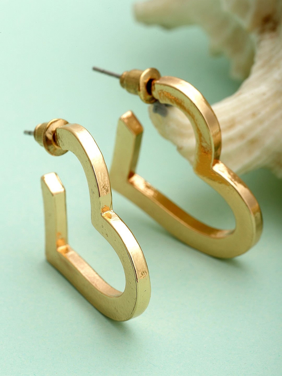 

Bohey by KARATCART Gold-Plated Heart Shaped Half Hoop Earrings