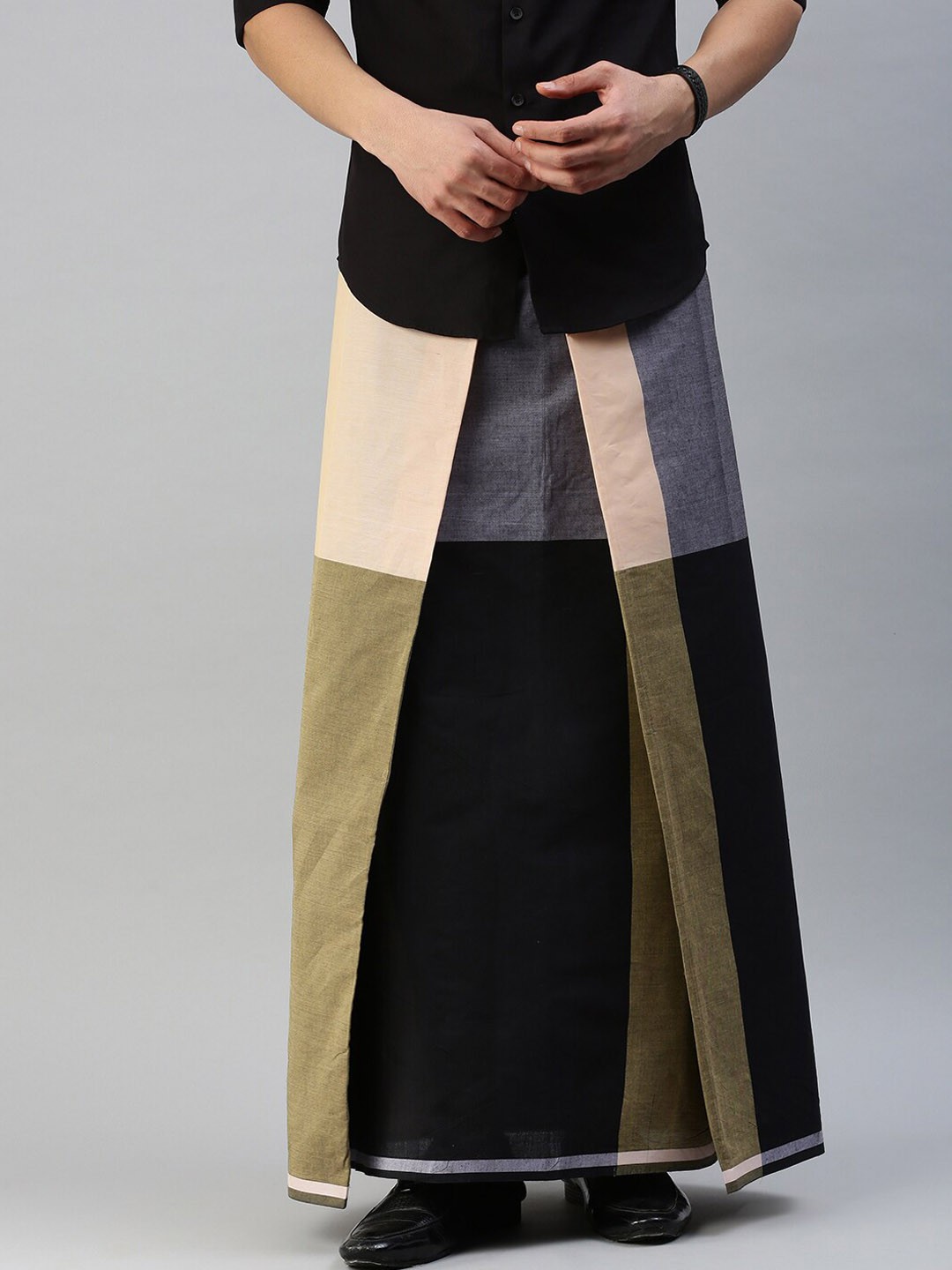 

Ulama Men Colourblocked Pure Cotton Lungi, Black