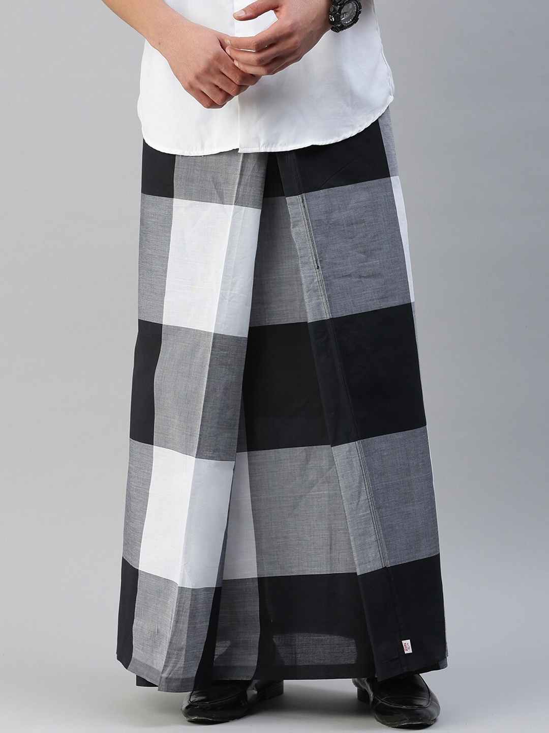 

Ulama Men Checked Pure Cotton Stitched Lungi, Black