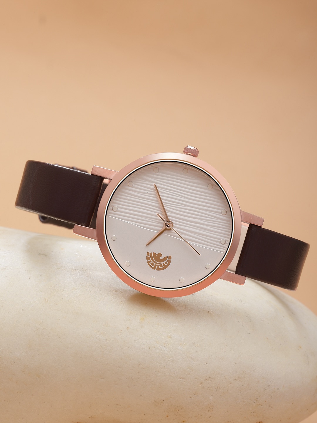 

STUDIO ETHENO Women Embellished Dial & Stainless Steel Bracelet Style Straps Analogue Watch A2151_12_N, White