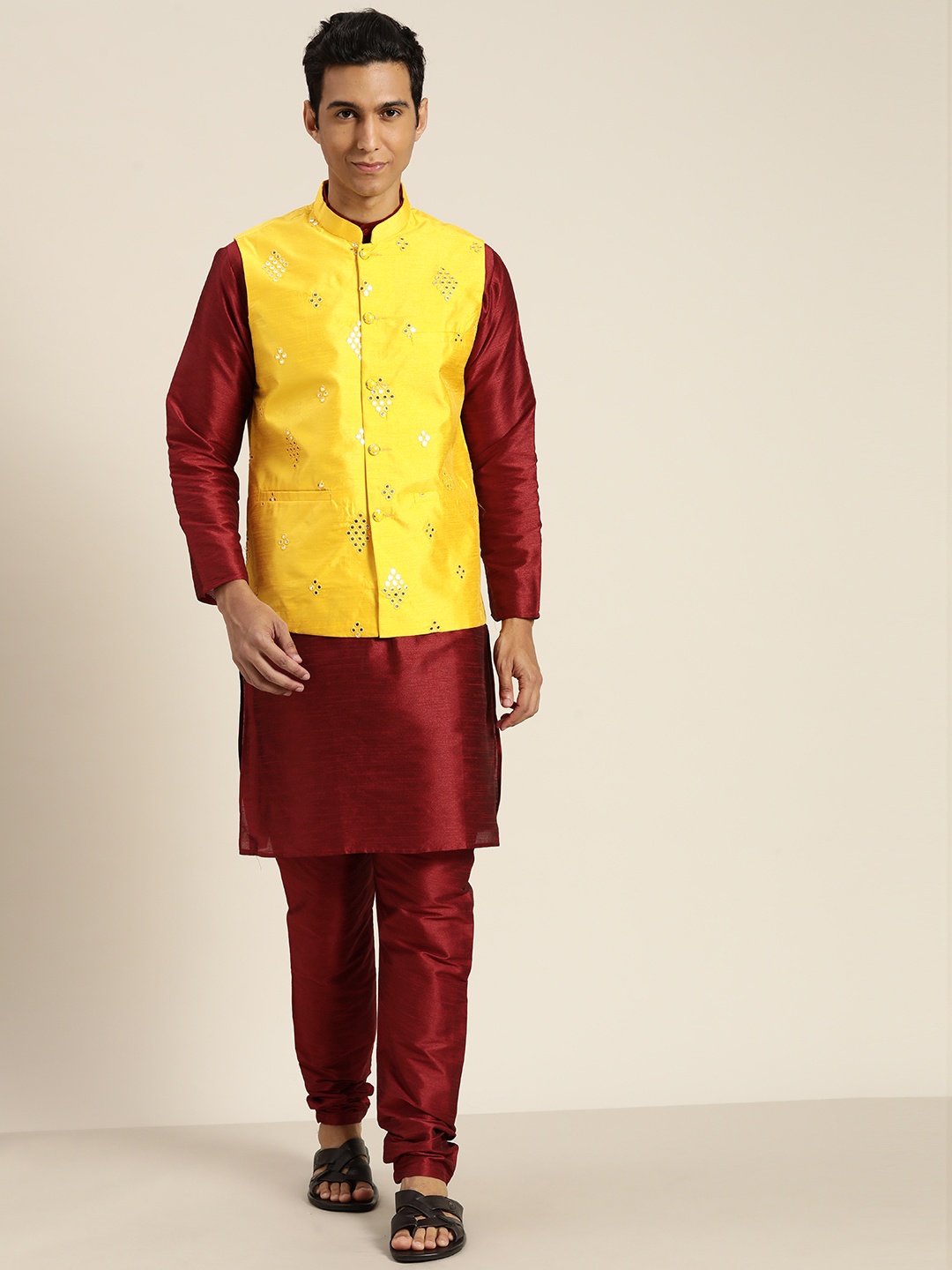 

SOJANYA Mandarin Collar Regular Kurta With Churidar & With Nehru Jacket, Maroon