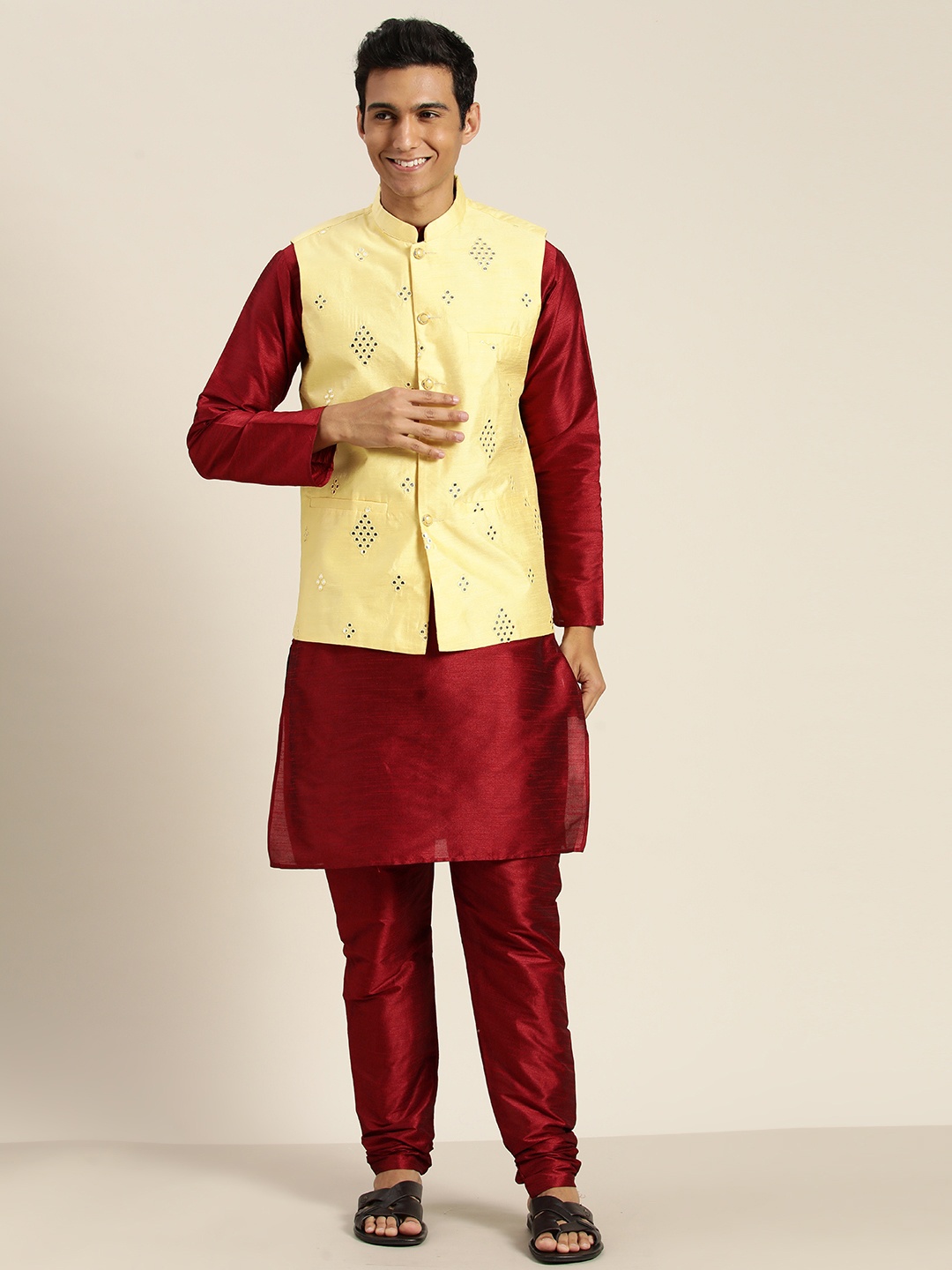 

SOJANYA Mandarin Collar Regular Kurta With Churidar & With Nehru Jacket, Maroon