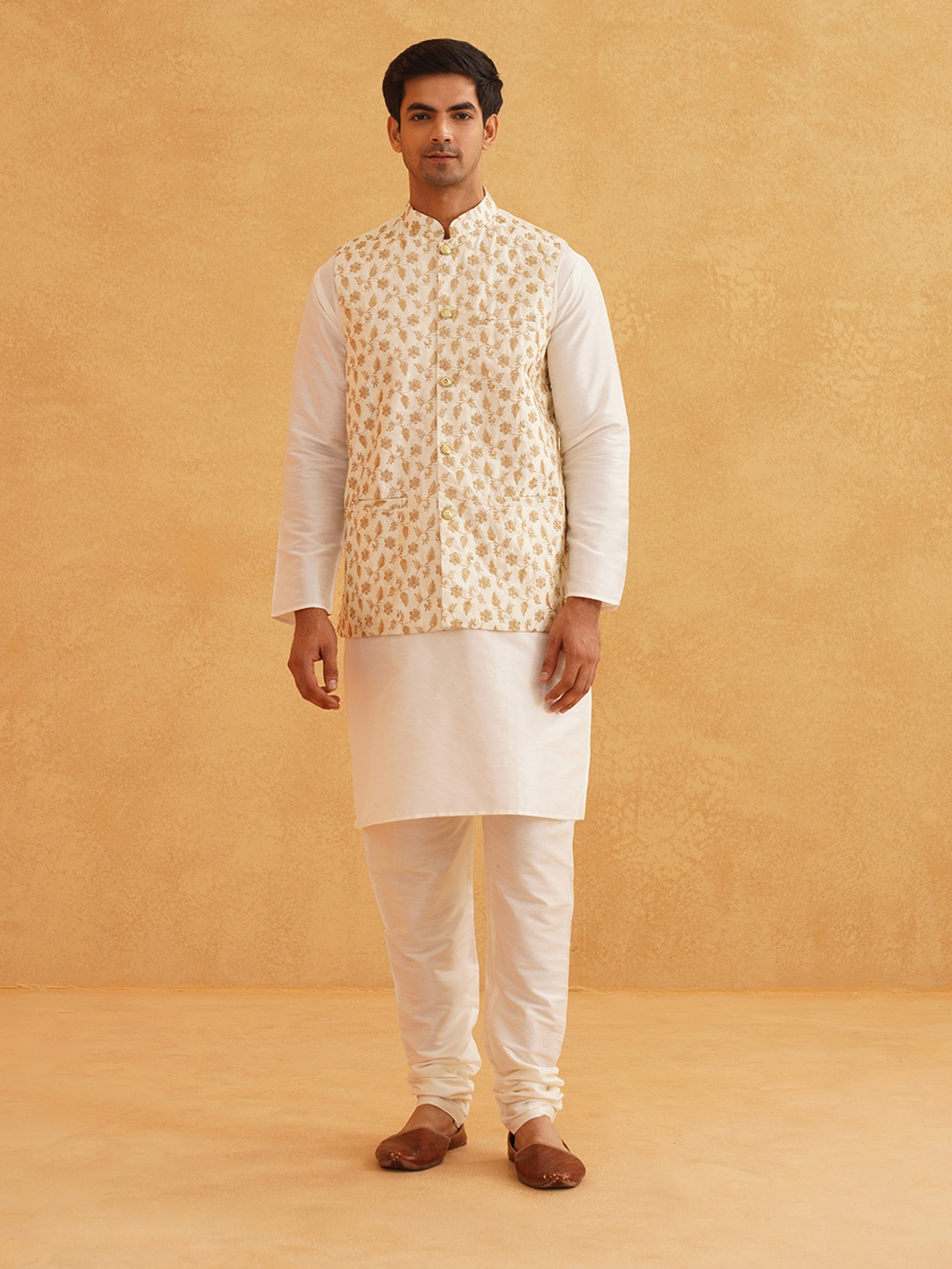 

SOJANYA Men Cream-Coloured Embroidered Regular Kurta with Churidar