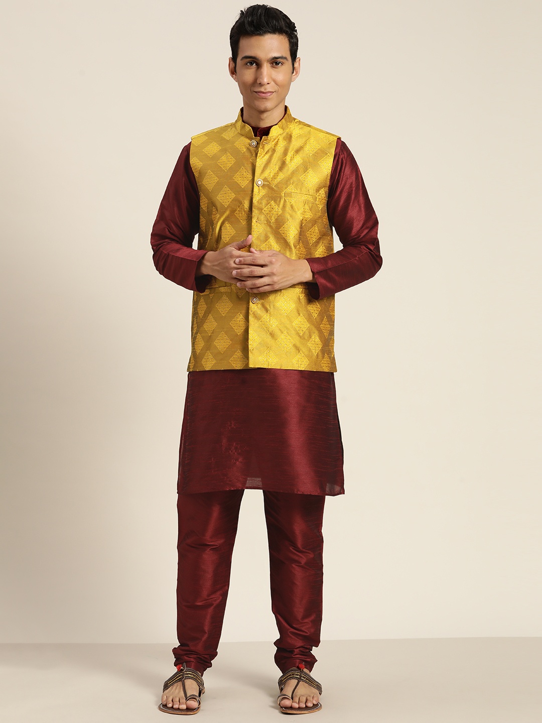 

SOJANYA Mandarin Collar Regular Kurta With Churidar & With Nehru Jacket, Maroon