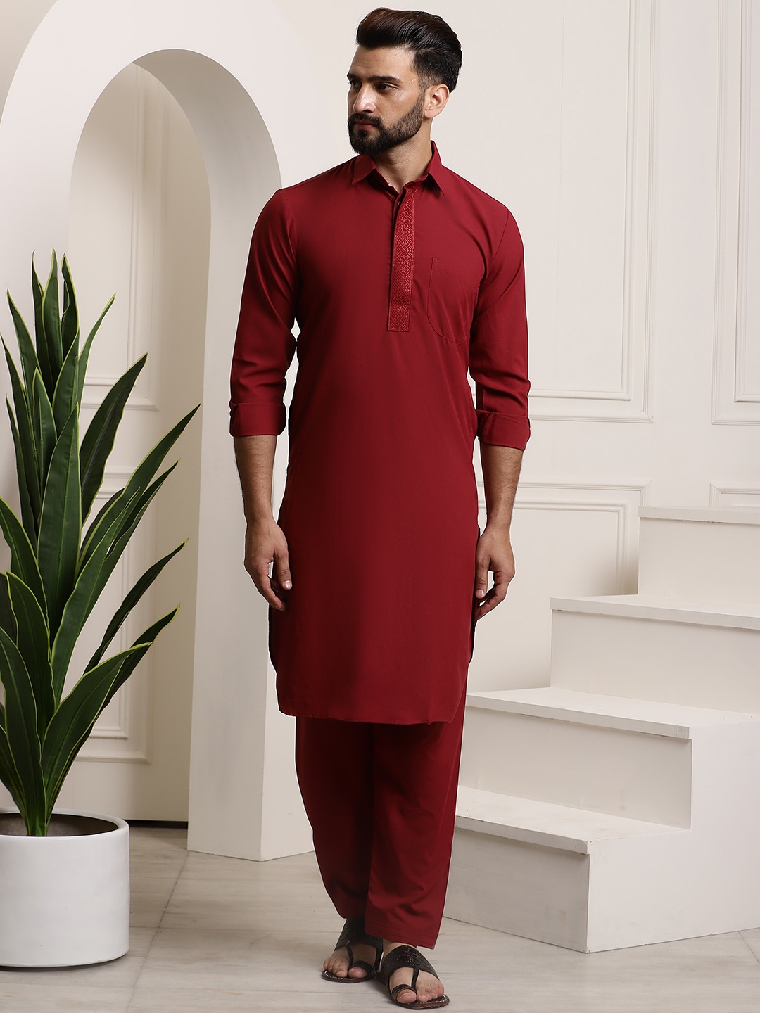 

SOJANYA Solid Regular Pathani Kurta With Pyjamas, Maroon