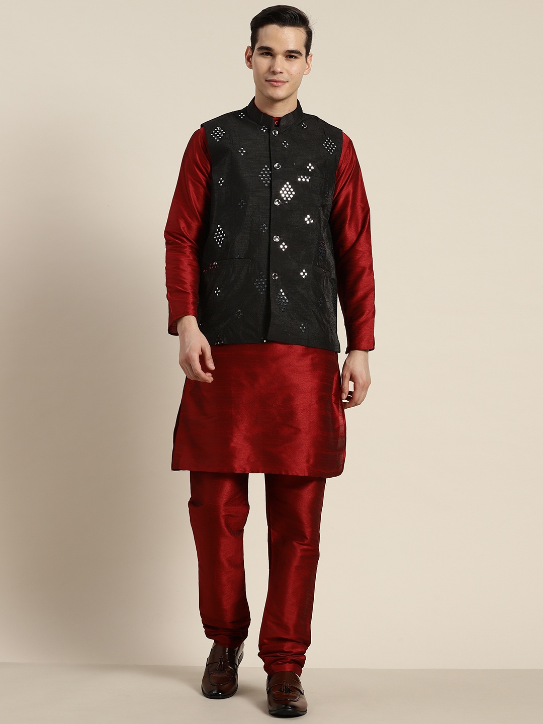 

SOJANYA Mandarin Collar Regular Kurta With Churidar & With Nehru Jacket, Maroon